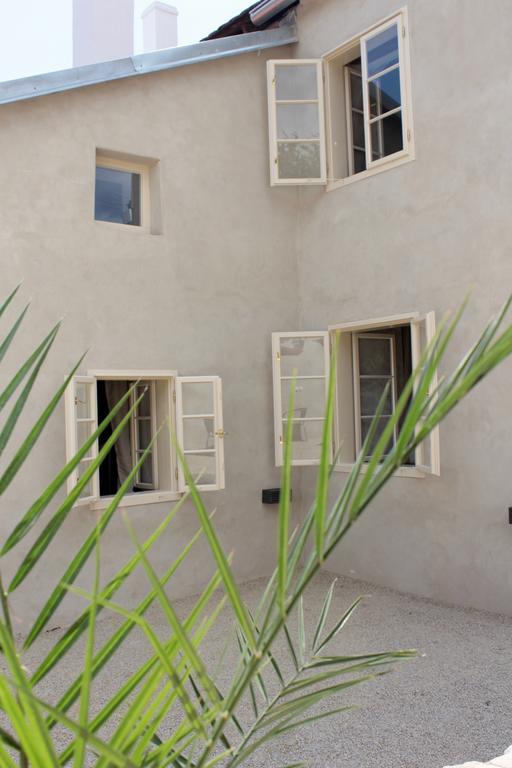 U Dr. Fausta Apartment